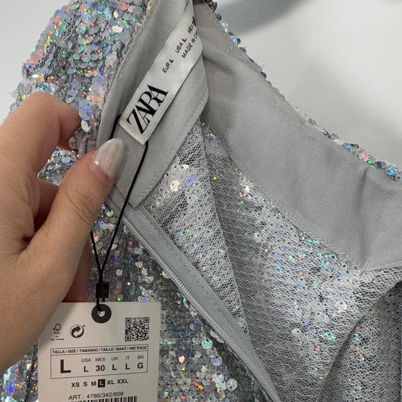 NWT Zara sequin dress puff sleeve SIZE L
Was bought for photoshoot - Picture 8 of 8